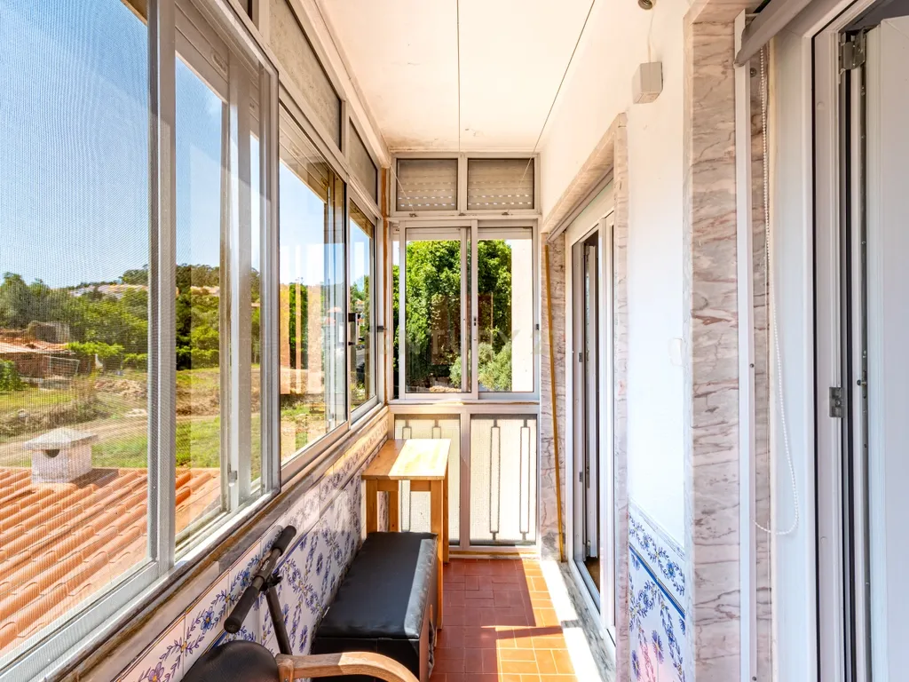 Apartamento T3 em Caneças com Vista e Luz Natural - Image 10