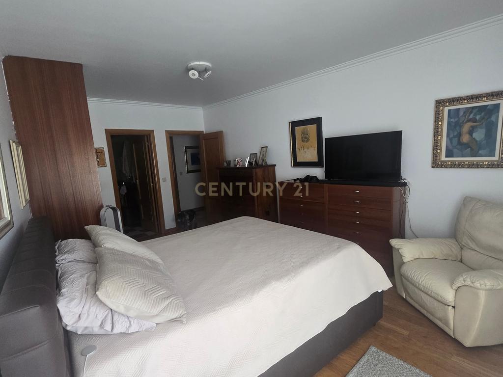 T5 em Almada - Um imóvel verdadeiramente exclusivo, onde o espaço e a dimensão fazem toda a diferença. - Image 7