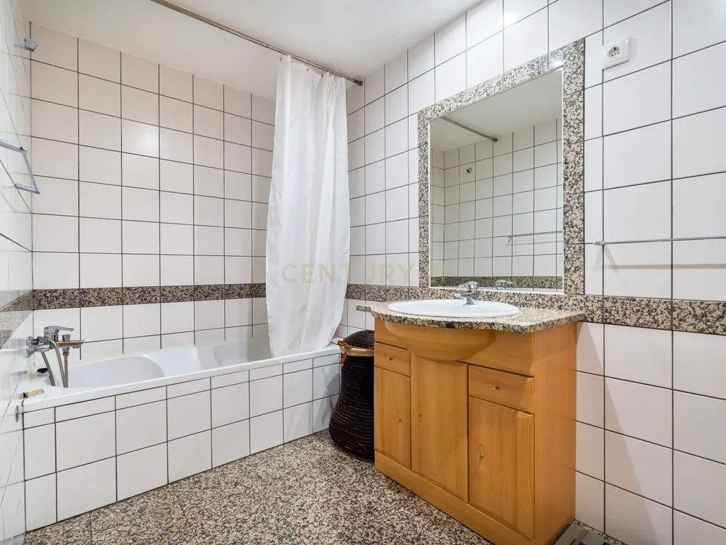 Excelente T3 em Lagoa | Localização Privilegiada perto de Tudo - Image 32