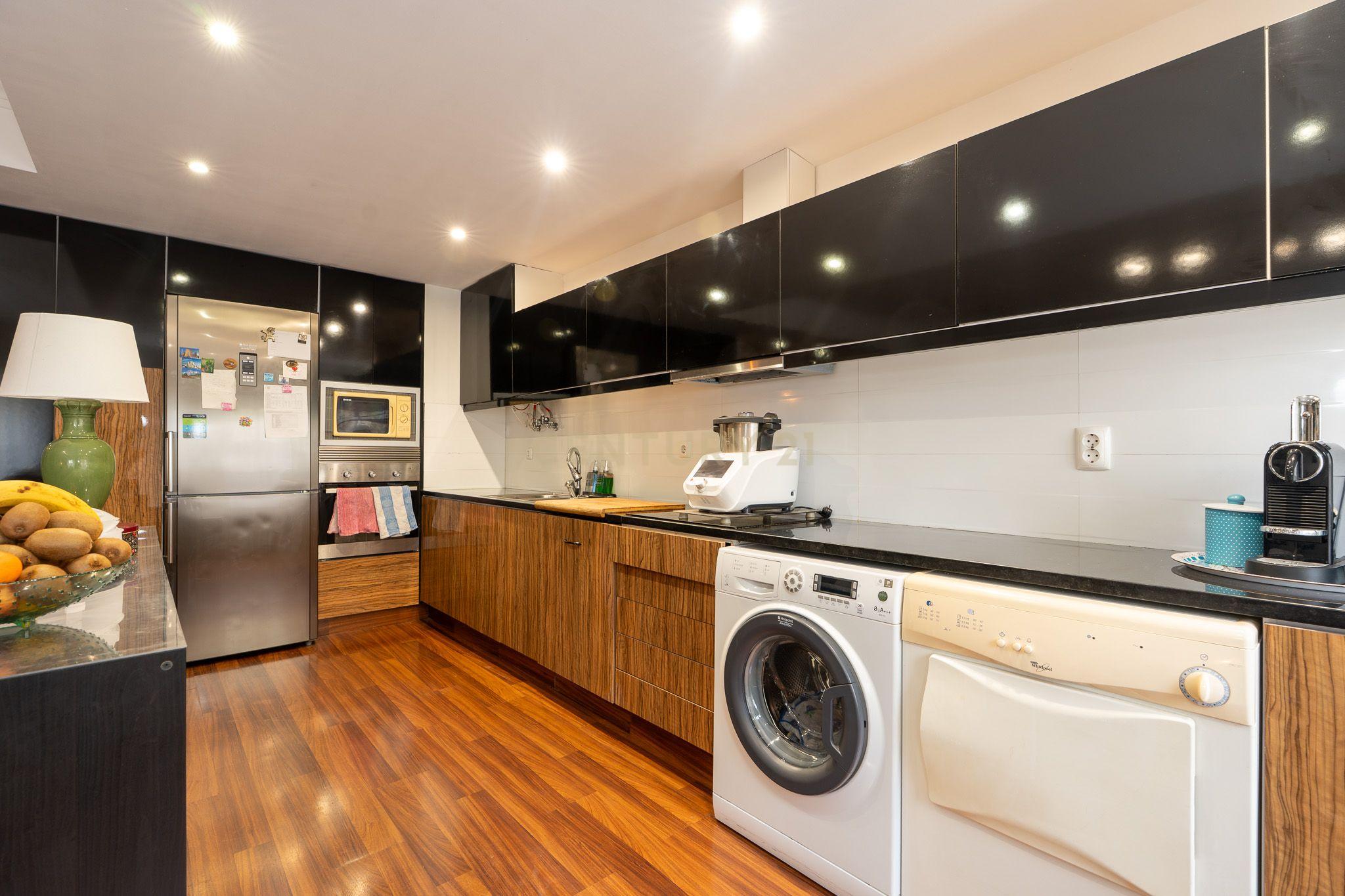 Apartamento T3 com garagem para 2 viaturas Monte Abraão - Image 9