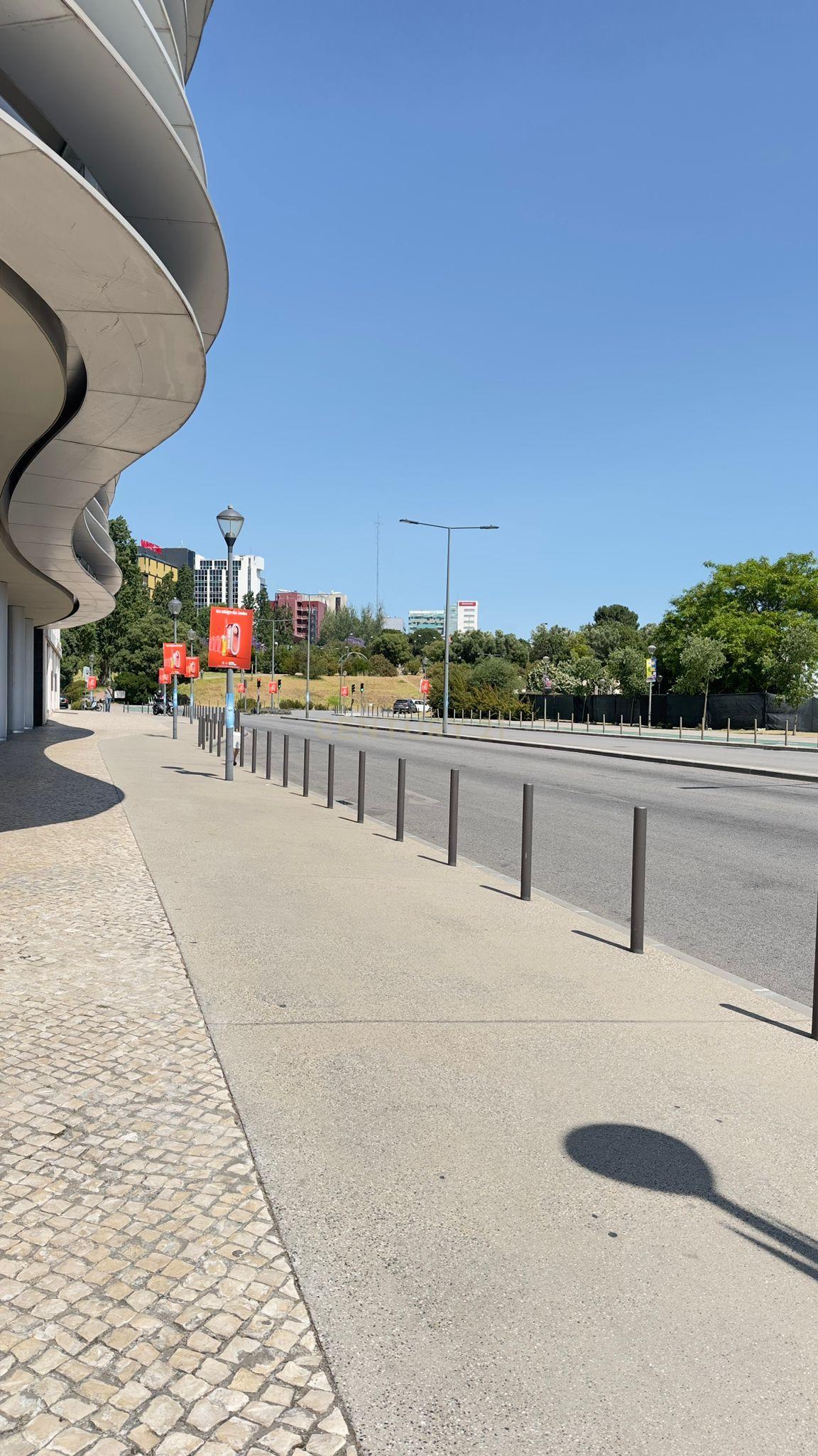 T2 com Terraço e Vista na Lisboa Central - Image 29