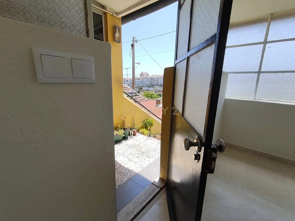 T2 renovado para arrendamento - Penha de França, Lisboa - Image 4