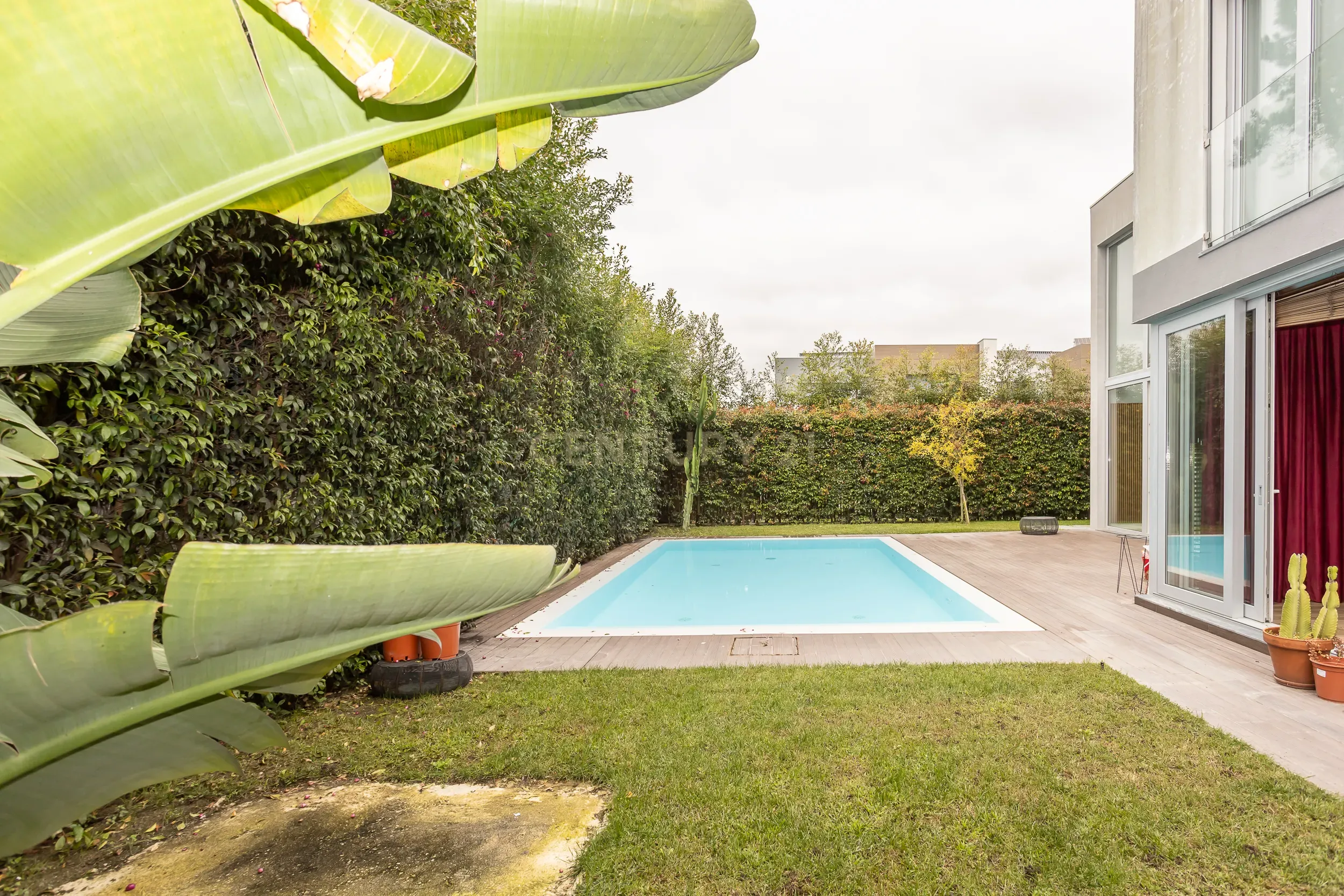 Moradia contemporânea, com piscina, no Aroeira Village, Concelho de Almada - Image 4