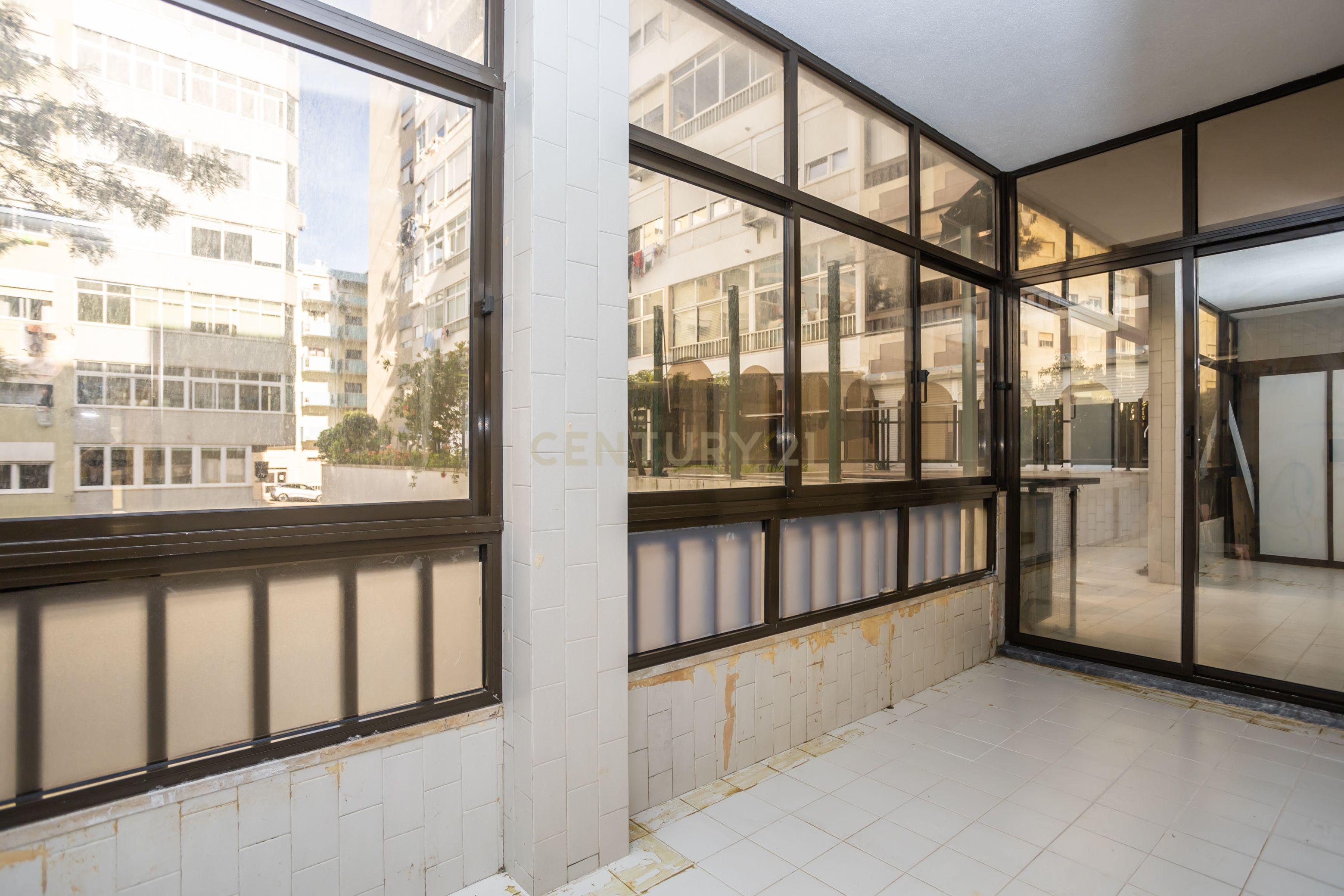 Apartamento T4, centro de Almada com terraço - Image 39
