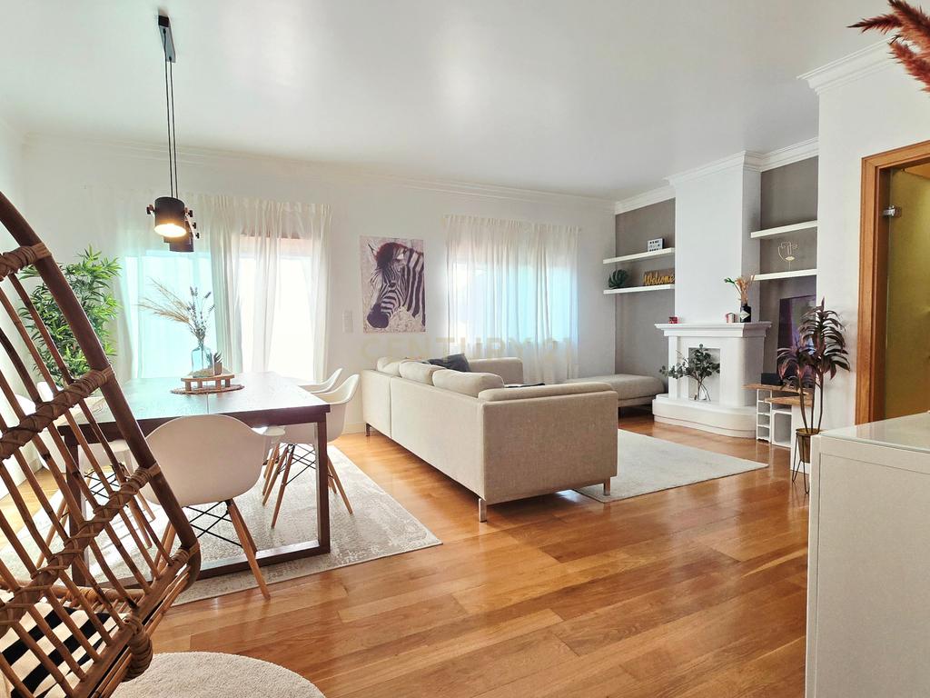 Apartamento Duplex T3 perto do mar na Caparica — Conforto, Elegância, Proximidade da Natureza e Estilo de Vida Descontraído - Image 4