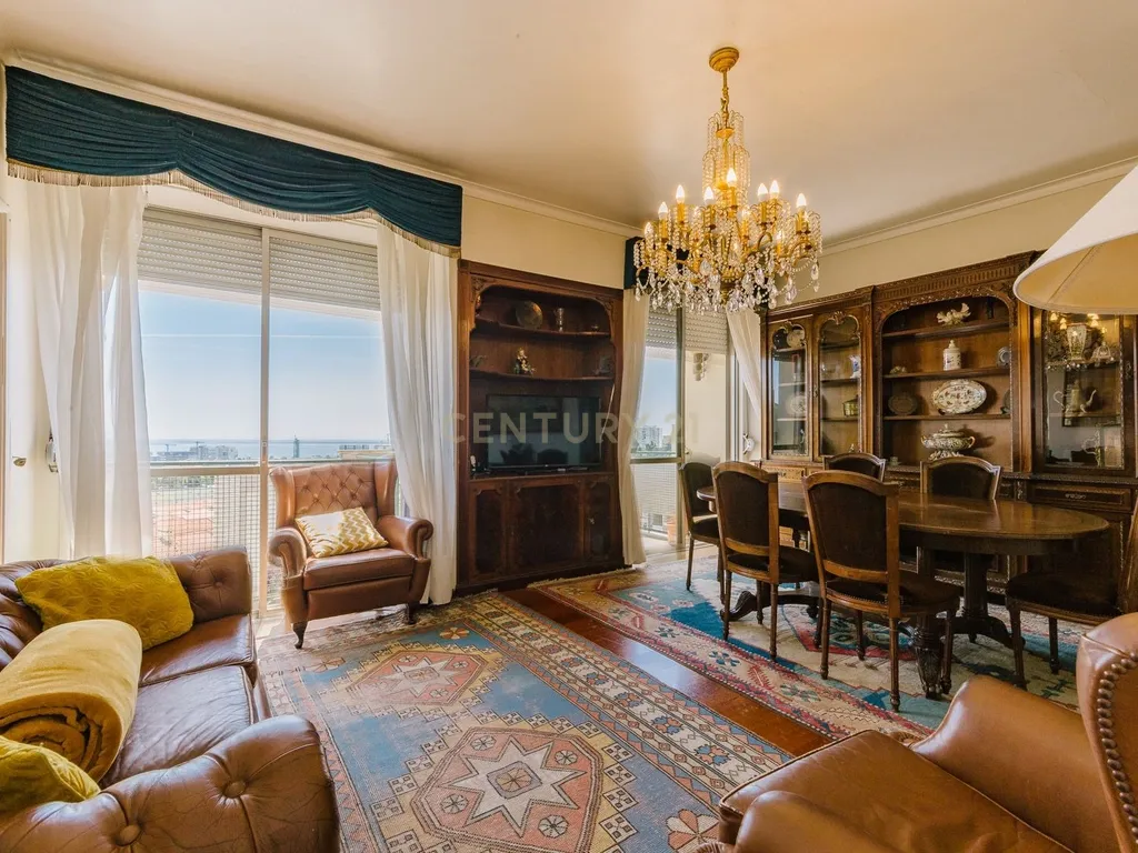 Apartamento T5 com Vista Deslumbrante sobre o Tejo – Olivais - Image 4