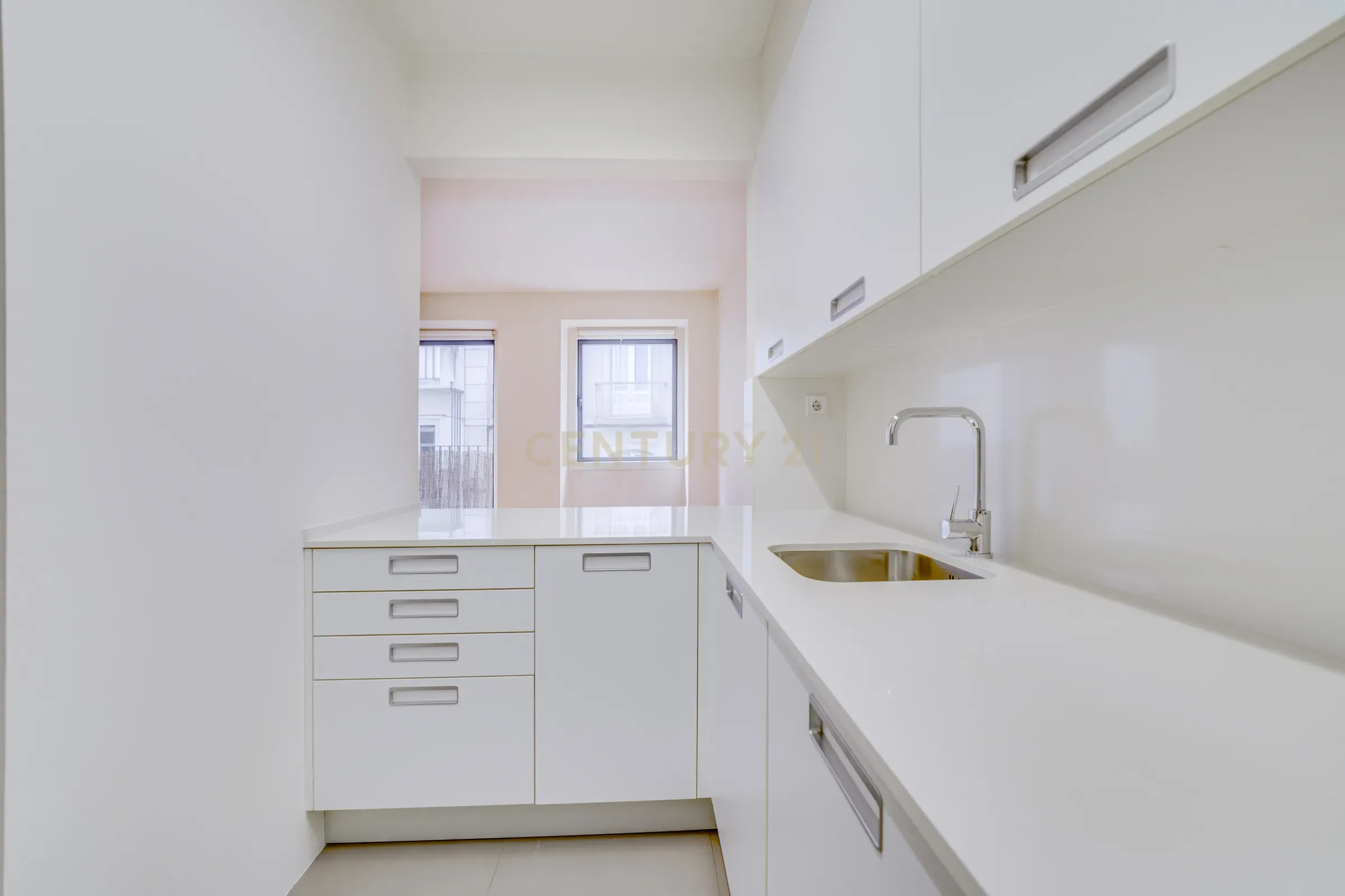 Encantador T2 de 81,5m² no coração do Príncipe Real - Image 8