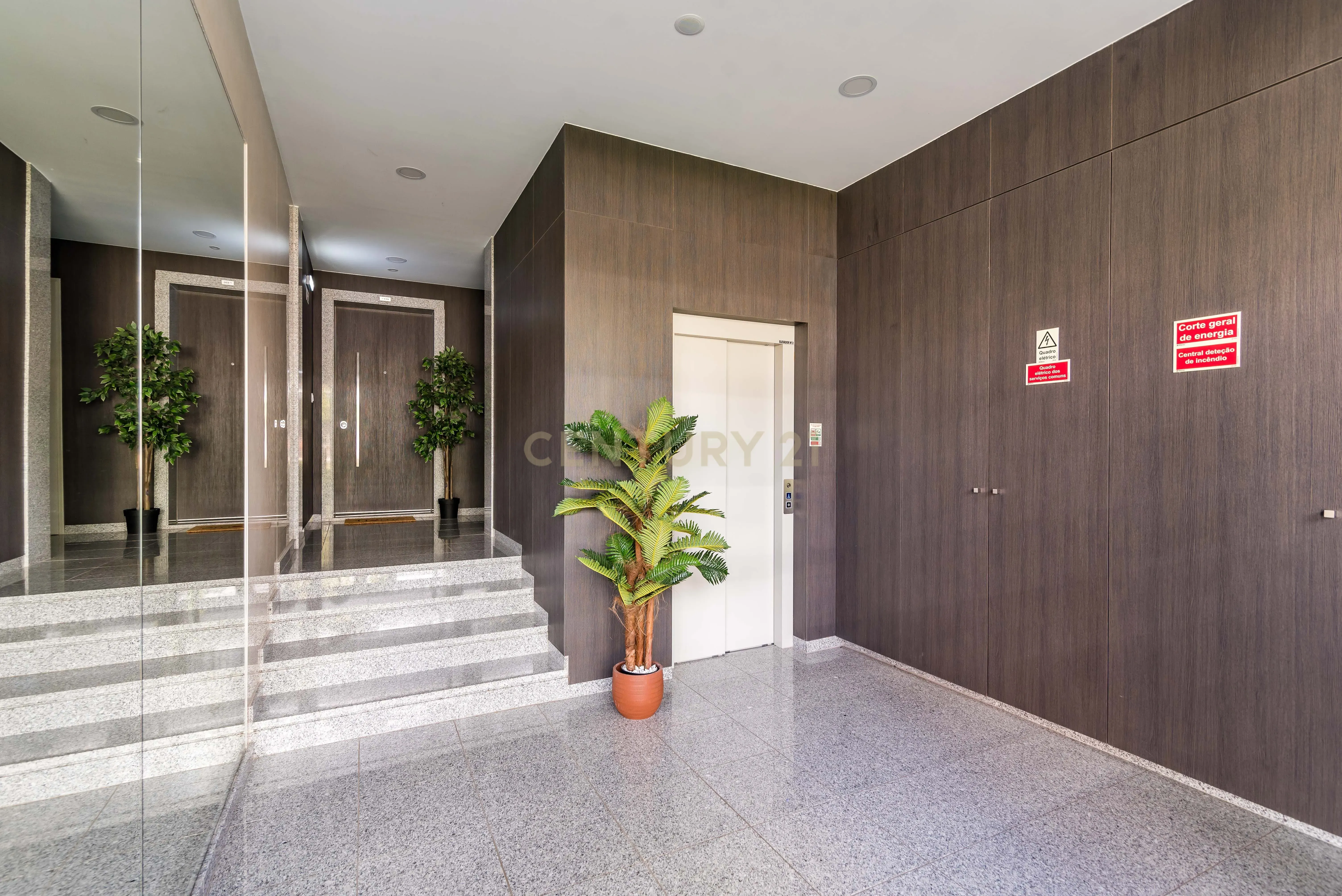Luxuoso Apartamento T3 em Odivelas com Vista Panorâmica - Image 7