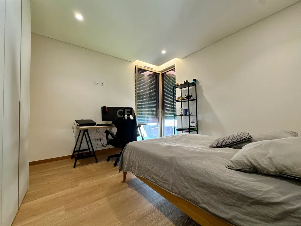 Moradia Contemporânea de Três Frentes | Gondomar, Porto - Image 31