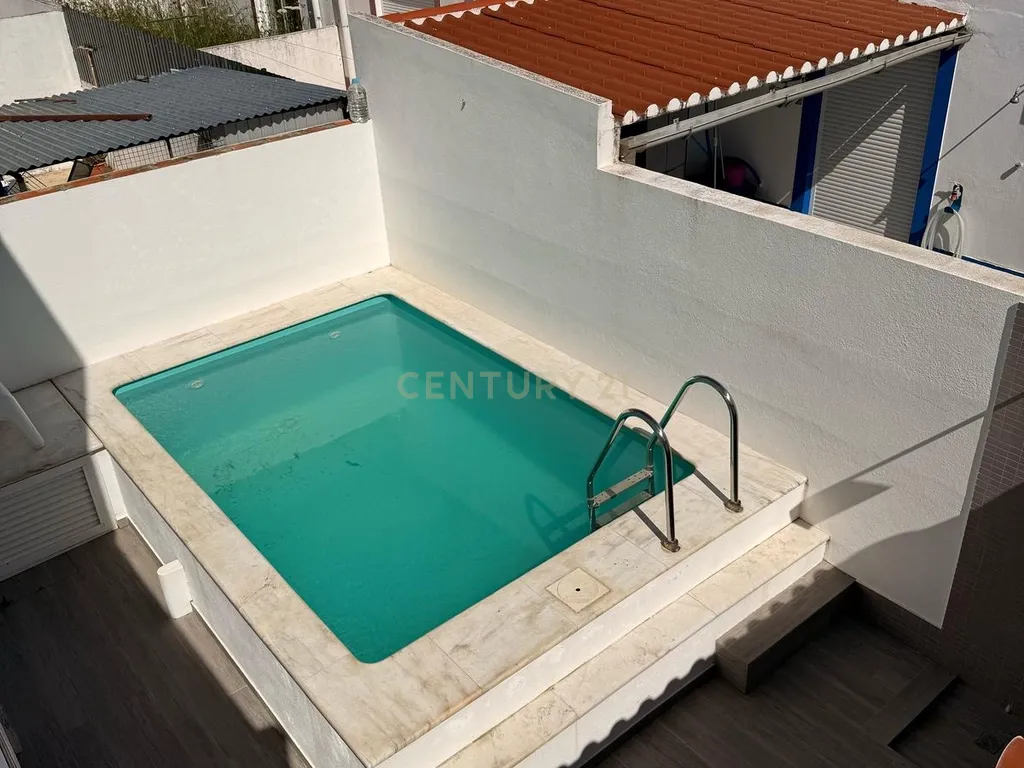 Moradia Moderna com Piscina em Évora - 3 Quartos e Estacionamento - Image 24