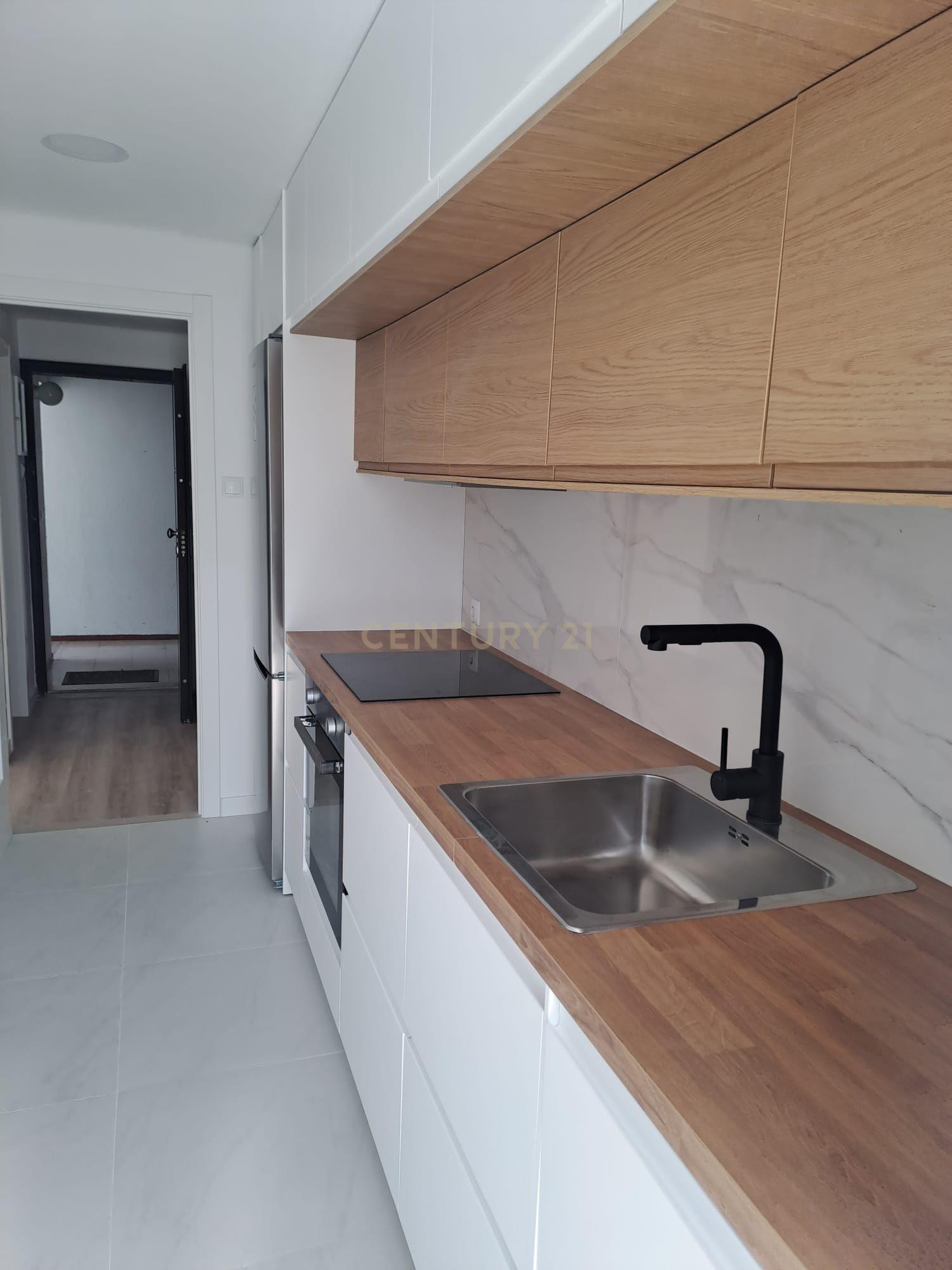 Fotografia 3 de T2 Totalmente Remodelado em Almada | Luminosidade, Conforto e Localização Privilegiada