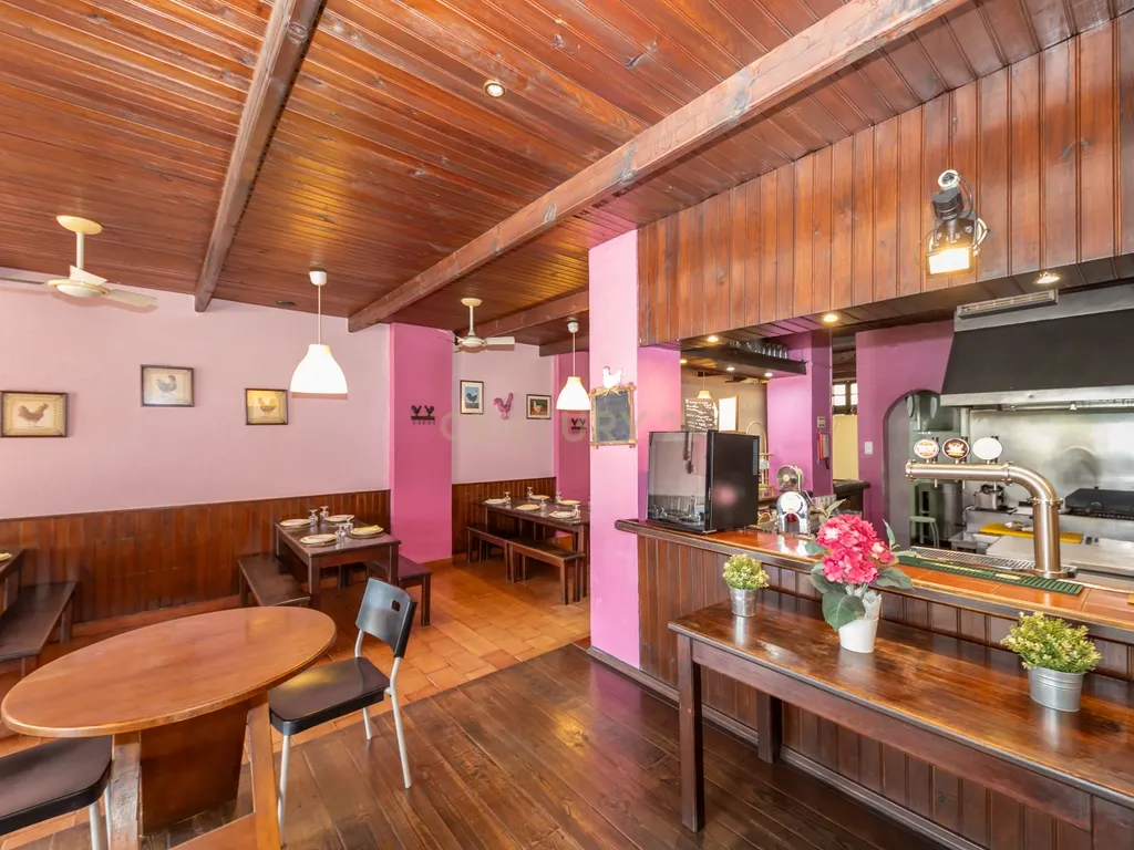 Restaurante "República dos Frangos" – Oportunidade Única em São João, Junto à Praia - Image 2
