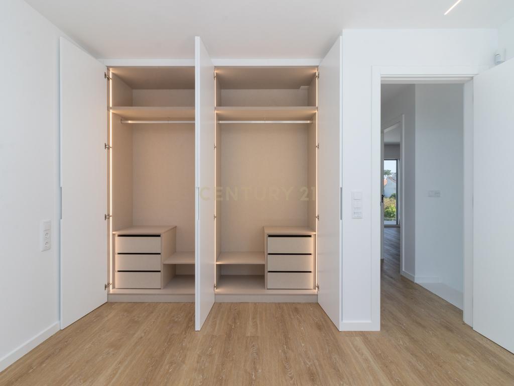 A Sua Nova Casa Está Pronta para Habitar! 🌊🏡 Moradia Nova T3 Aroeira À Beira da Praia da Fonte da Telha, na Prestigiada Aroeira - Image 38