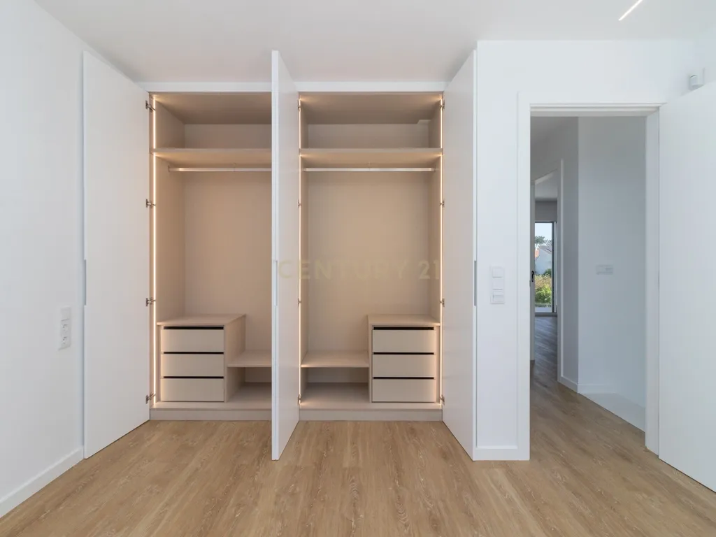 A Sua Nova Casa Está Pronta para Habitar! 🌊🏡 Moradia Nova T3 Aroeira À Beira da Praia da Fonte da Telha, na Prestigiada Aroeira - Image 38