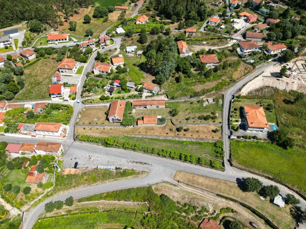 Terreno Urbano em Cossorado, Barcelos Oportunidade Única - Image 1