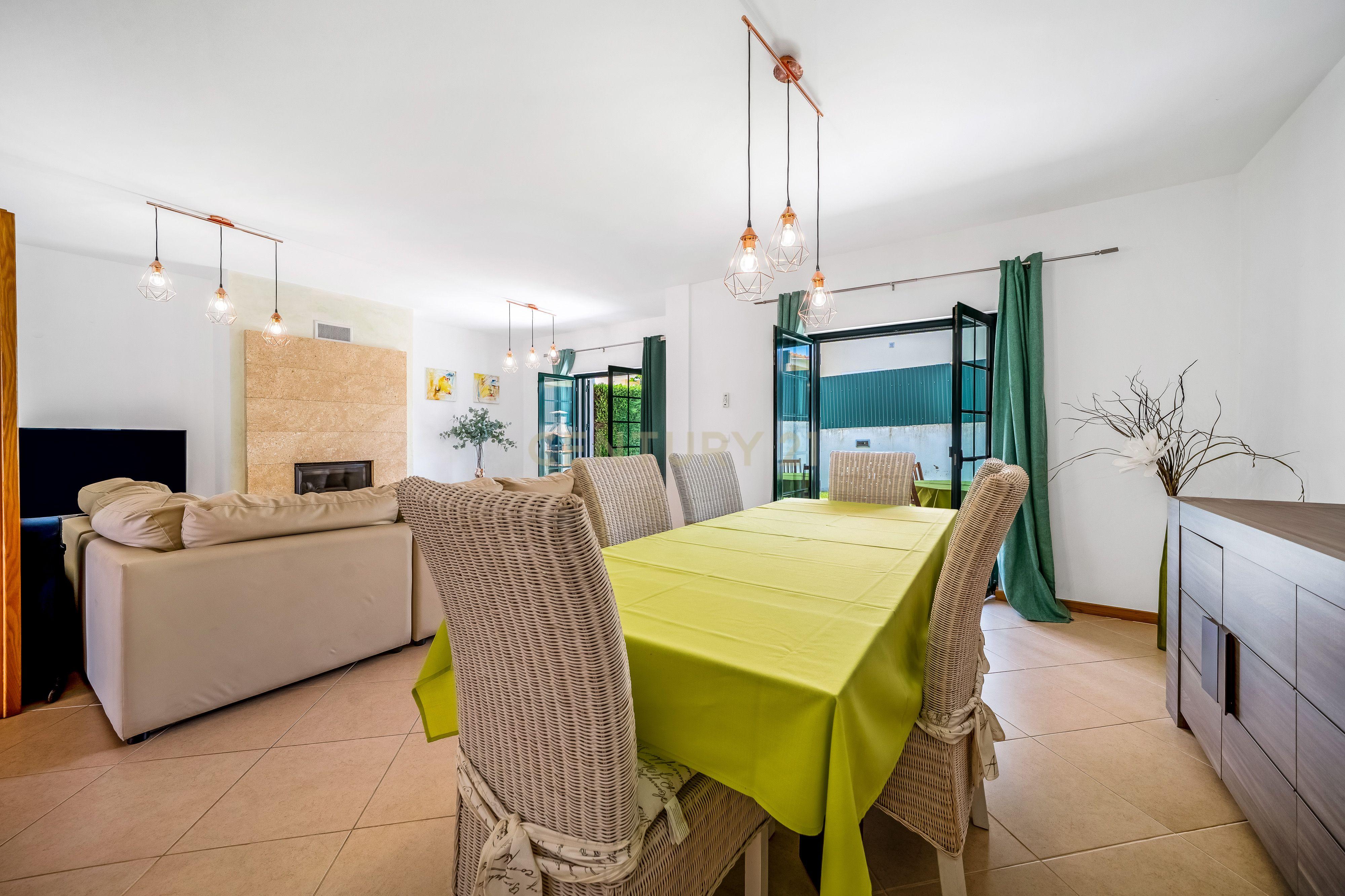 Fotografia 5 de Moradia de Canto T2+2 com jardim em Condomínio Privado com Piscina – Ferreiras, Albufeira
