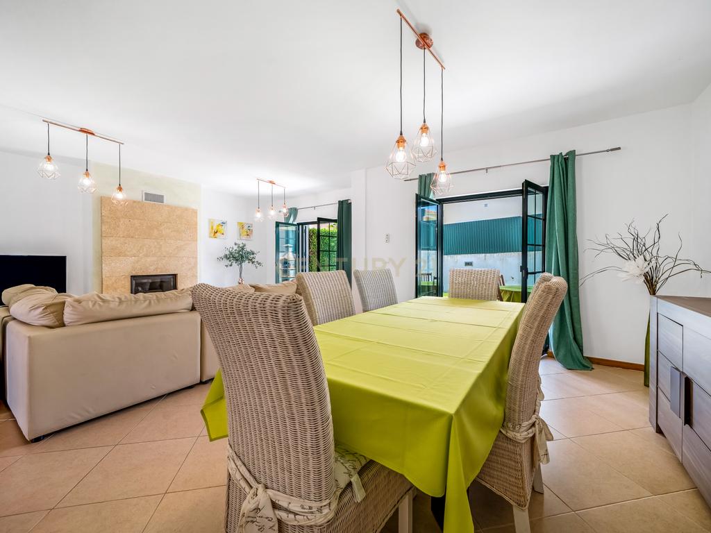 Moradia de Canto T2+2 com jardim em Condomínio Privado com Piscina – Ferreiras, Albufeira - Image 5