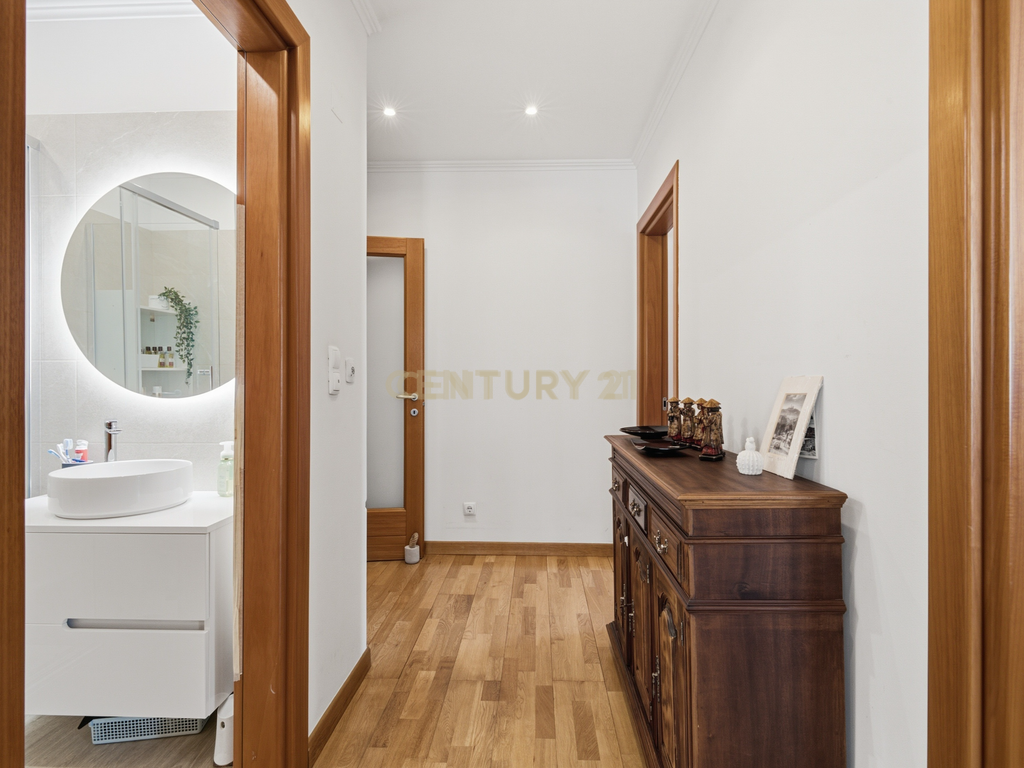 Elegante Apartamento T3 no Estoril com Box Fechada para 3 carros a poucos metros da praia - Image 23