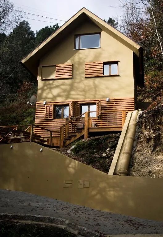 Magnífica Propriedade com 3 Apartamentos no Gerês ,Vista Rio - Image 6