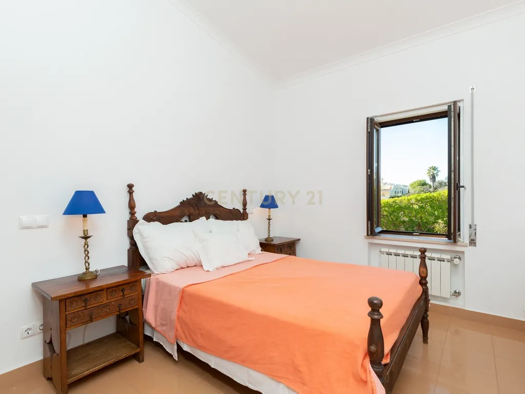 Moradia T4 Independente – Um Refúgio de Conforto e Elegância - Image 16