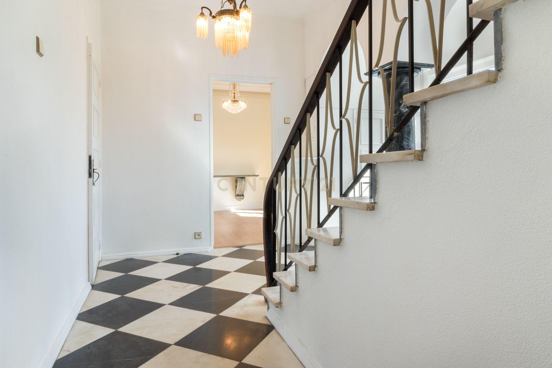 Moradia T3+2 para renovar em Alvalade, Lisboa. Em Venda! - Image 8