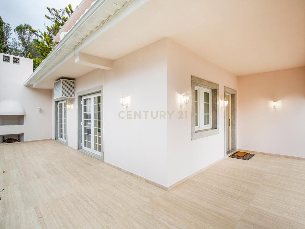 Moradia T3+1 Remodelada  – A 5 Minutos da TASIS | Linhó, Sintra - Image 10