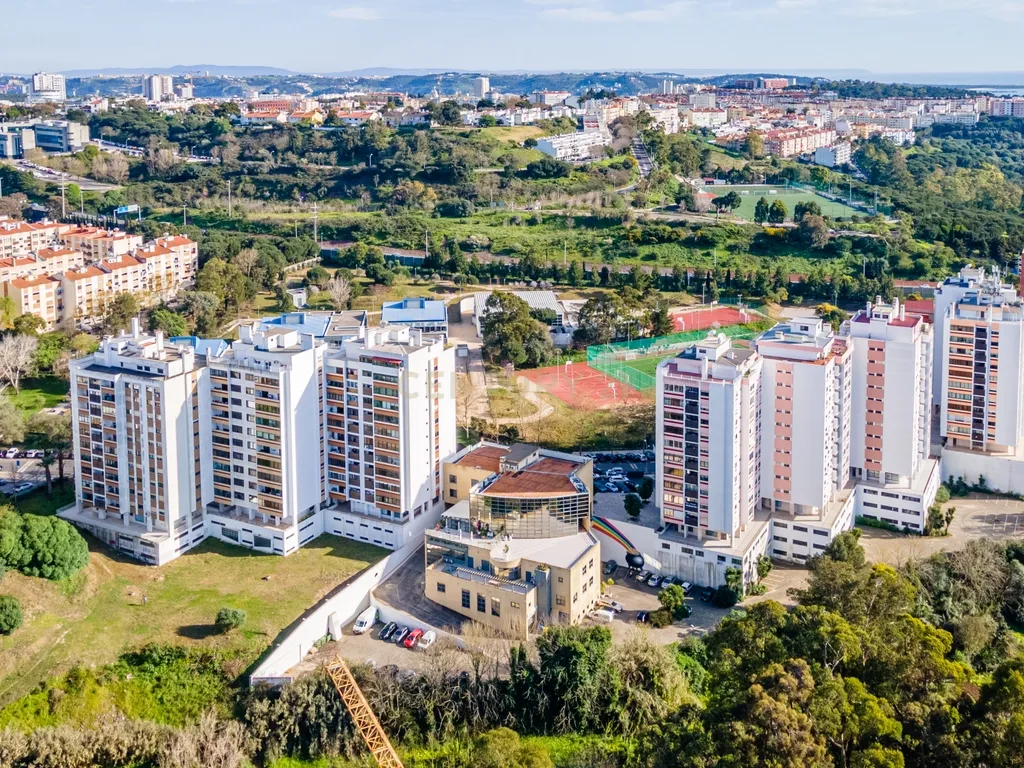 Edifício Comercial em Carnaxide - 5 Pisos - Image 14