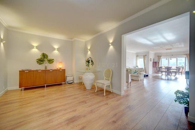 Apartamento T3+1 duplex com terraço no coração de Cascais - Image 23