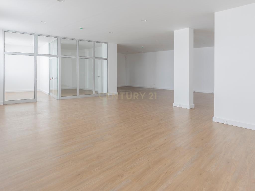 Espaço Comercial junto a Estação de Benfica. - Image 9