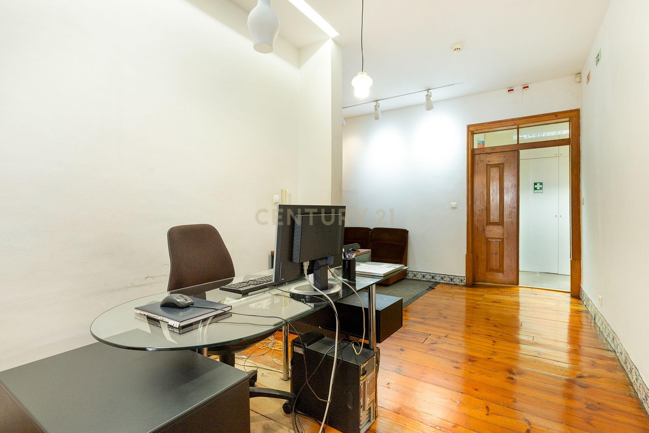 Andar em edifício pombalino, 300m2, Rua de São José (jto ao teatro Tivoli) - Image 7
