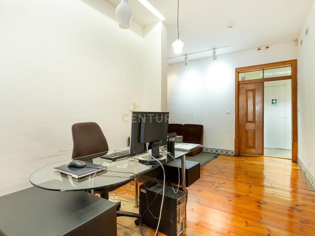 Andar em edifício pombalino, 300m2, Rua de São José (jto ao teatro Tivoli) - Image 7