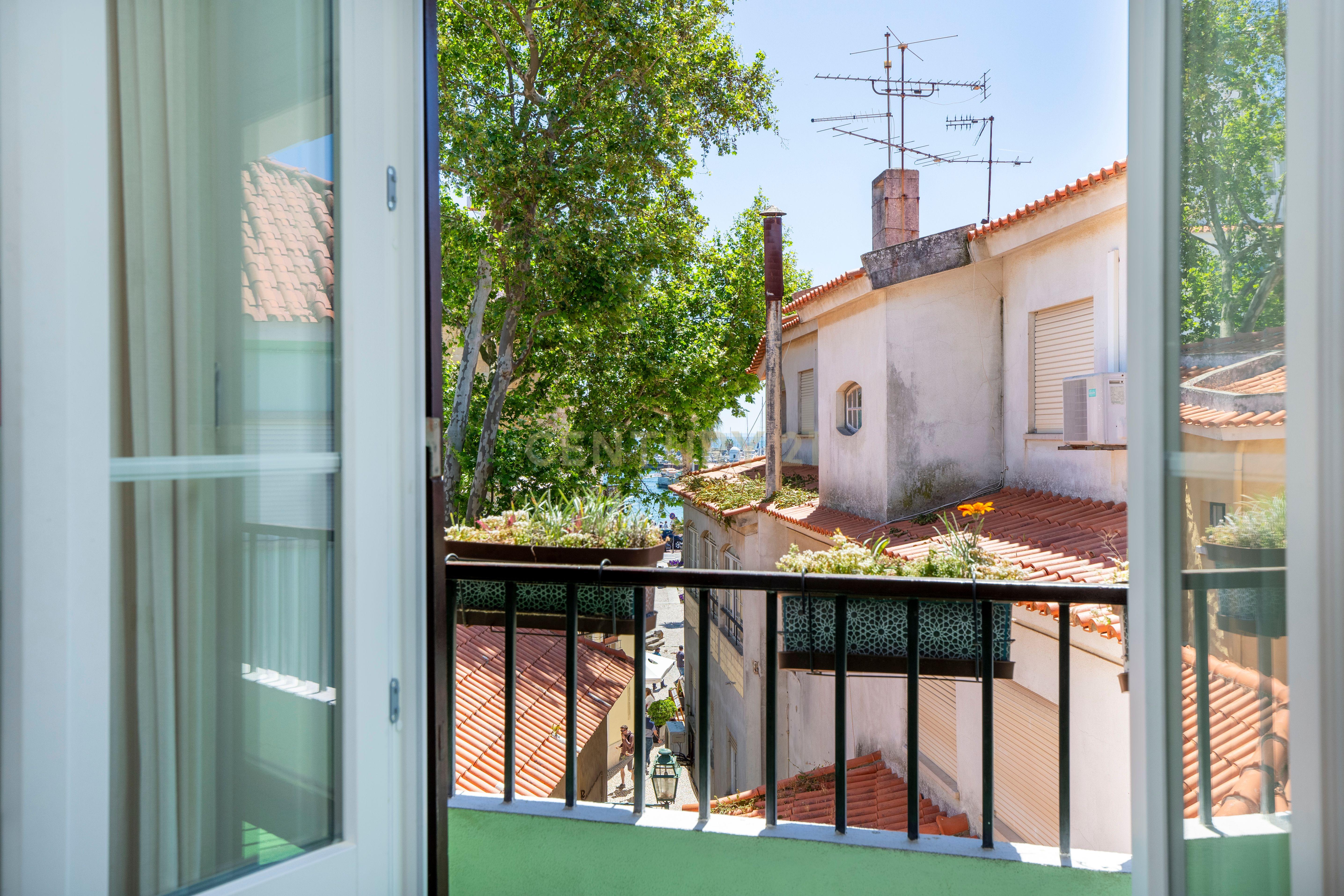 Charmoso Apartamento T1 com Deslumbrantes Vistas Água no Centro de Cascais" - Image 4