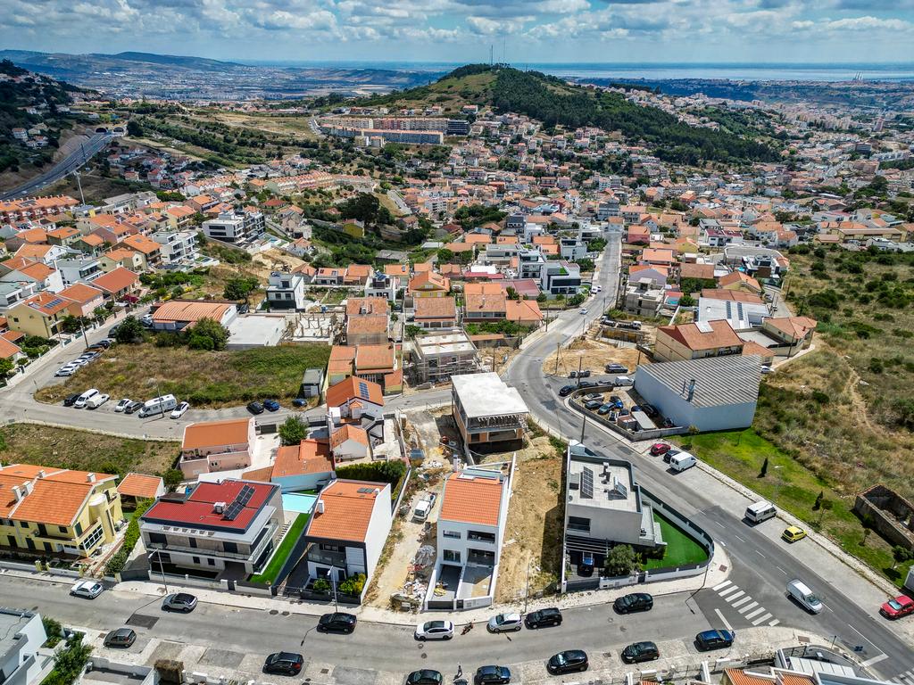 Moradia T4 com piscina em Caneças - Image 5