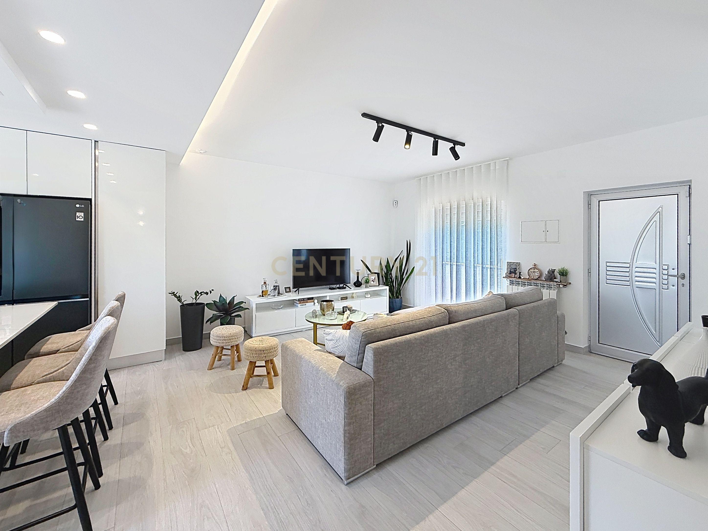 Fotografia 7 de Moradia T3 com Garagem, Terraço Privativo, Churrasqueira, Piscina e Vista Mar | Nazaré