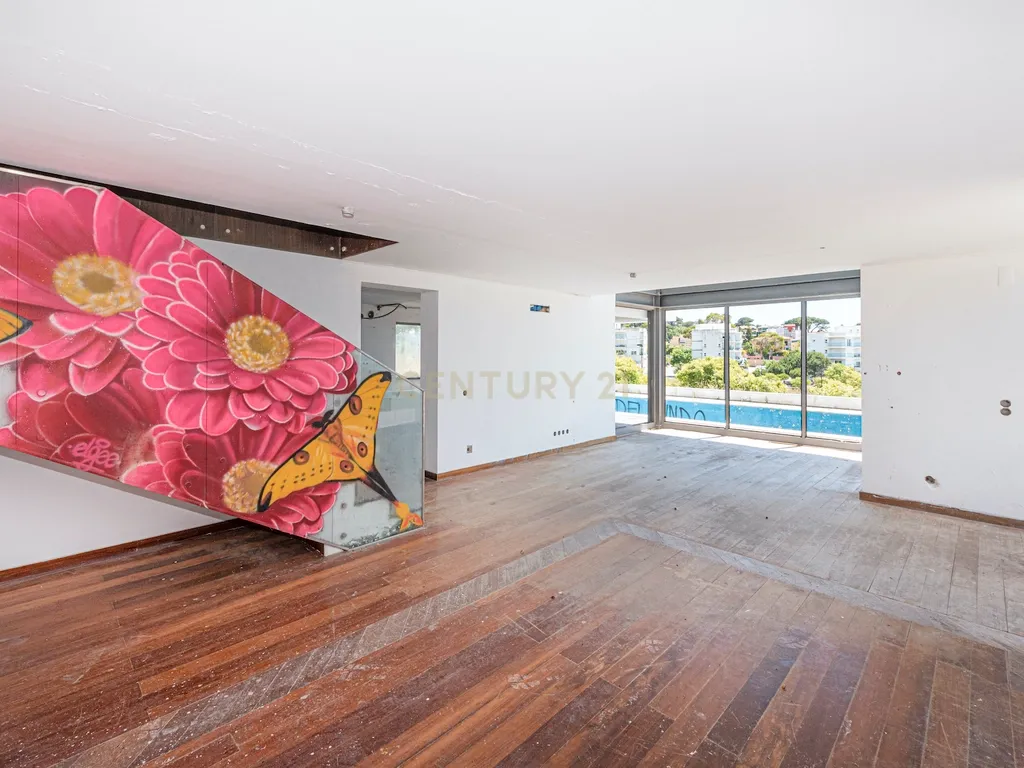 Moradia de Arquitetura Contemporânea na Aldeia dos Capuchos, Vista Mar, Rio e Cidade, com Garagem, Elevador, Piscina e Cobertura com Vista Panorâmica 360º. - Image 12