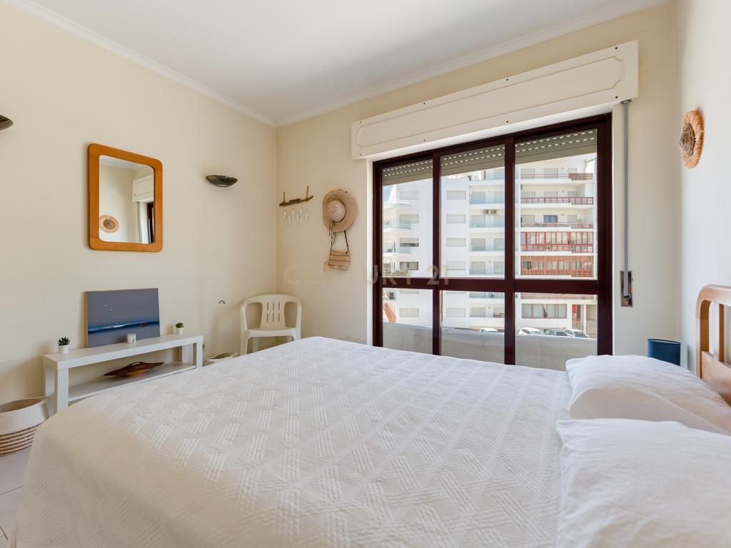 Apartamento T1 em Quarteira com Vista Mar e Perto da Praia - Image 9