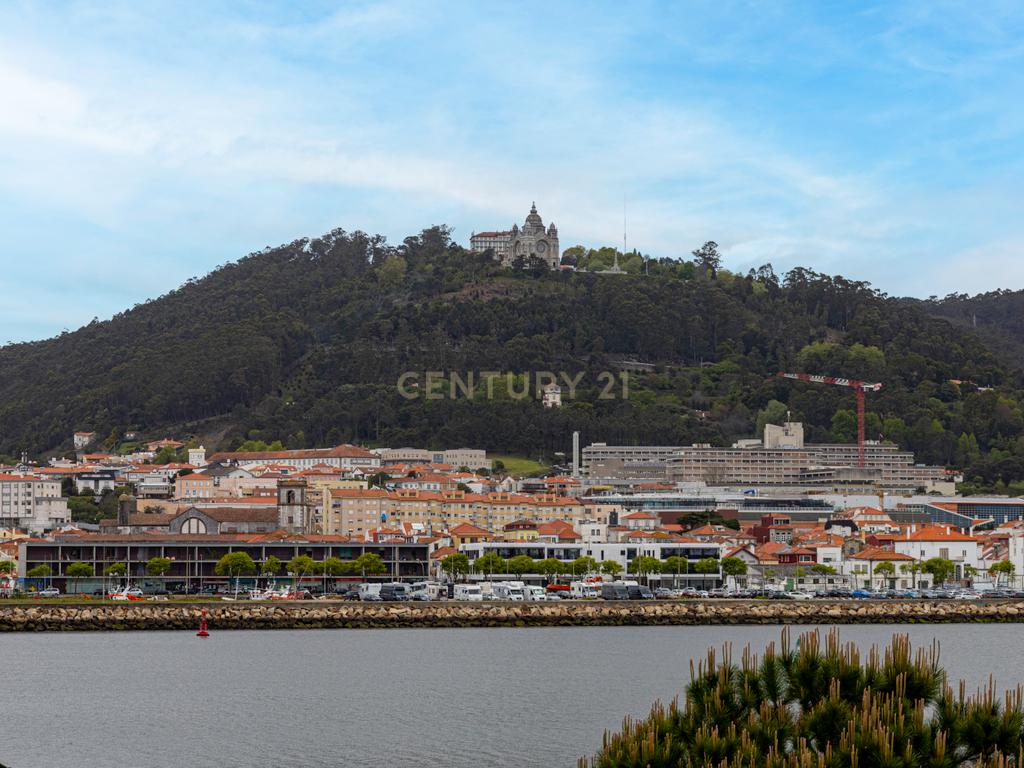 Apartamento T2 novo com varanda no centro histórico de Viana - Image 14