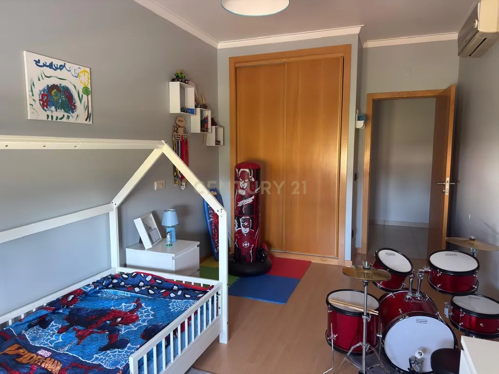 Apartamento T3 com garagem, Nossa Sra de Fátima, Entroncamento - Image 19