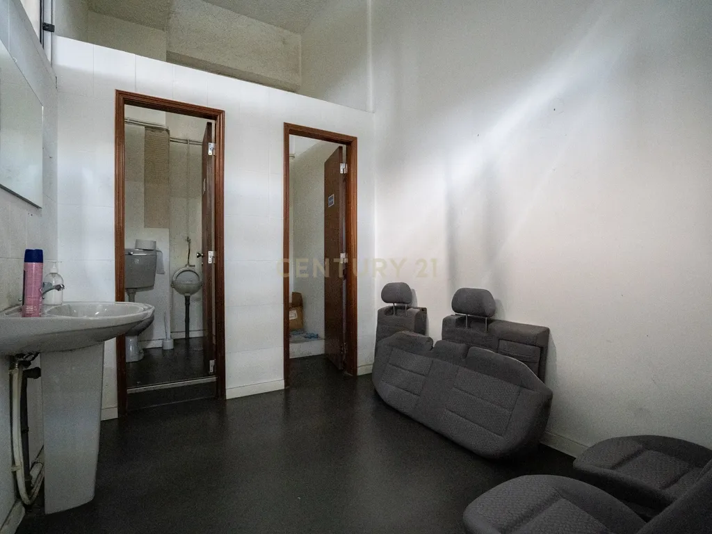 Armazém com 947 m2 a 5 min. do Aeroporto de Lisboa - Image 19