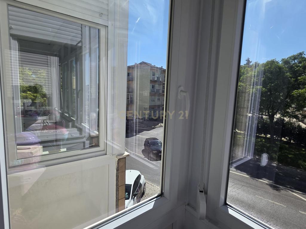Apartamento T4 agora T3 em Almada transportes á porta  #  Negociável  # - Image 25