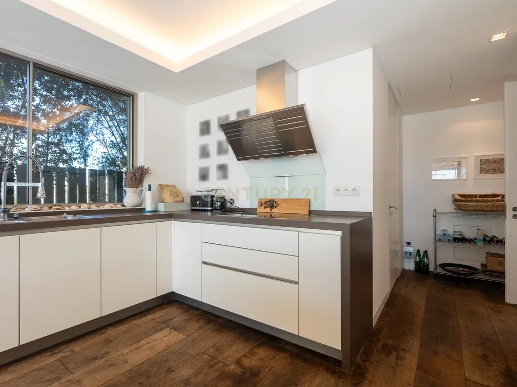 Moradia Exclusiva em Primeira Linha de Mar com Piscina Infinita / Tróia-Carvalhal - Image 19