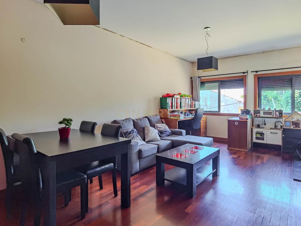 Apartamento T2 com Garagem e Arrumos — Coronado, São Mamede - Image 24