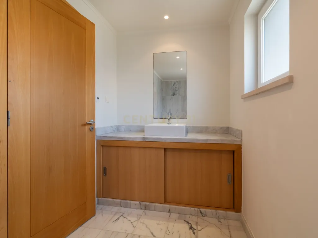 Moradia T3 com piscina em Cascais - Image 13