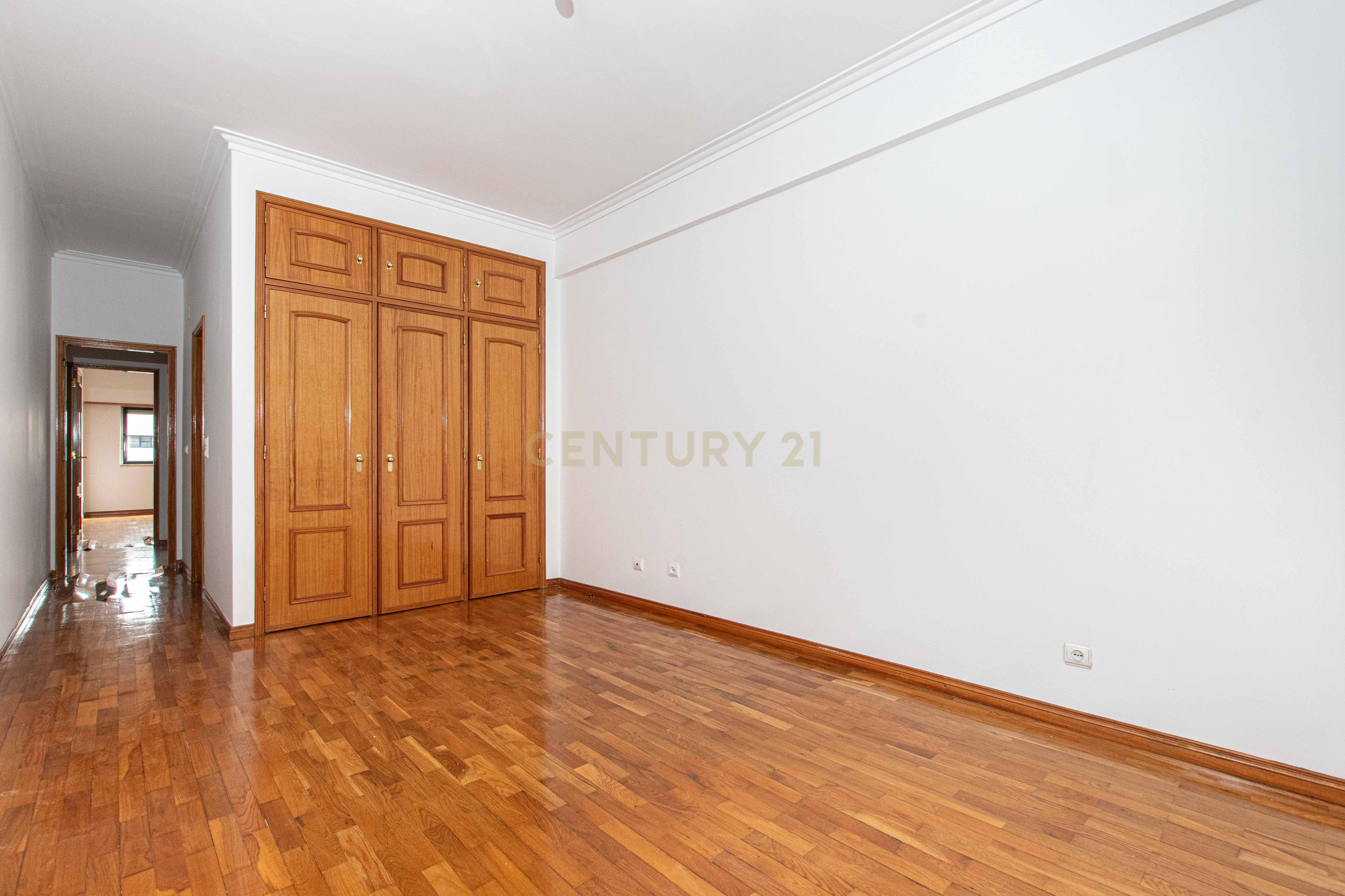 Fotografia 5 de Apartamento T3 de 135 m² com Box para 2 Carros, Elevador e Arrecadação para arrendar | Agualva-Cacém