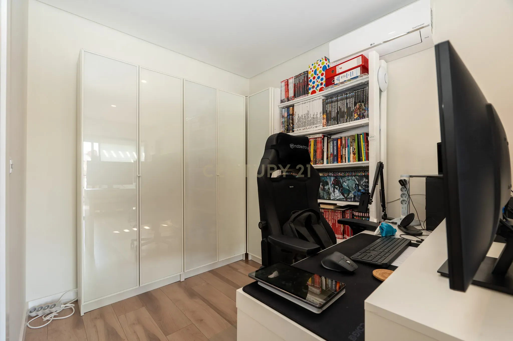 Apartamento T3+1 duplex, com terraço e estacionamento, no centro da cidade de Torres Vedras - Image 49