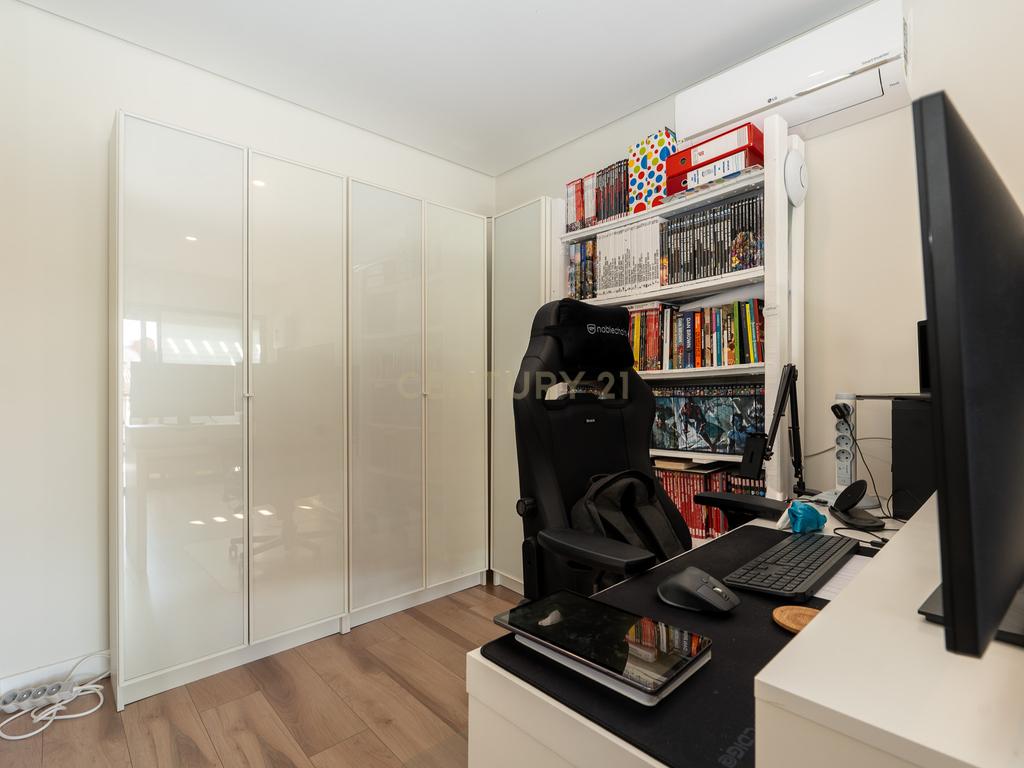 Apartamento T3+1 duplex, com terraço e estacionamento, no centro da cidade de Torres Vedras - Image 49