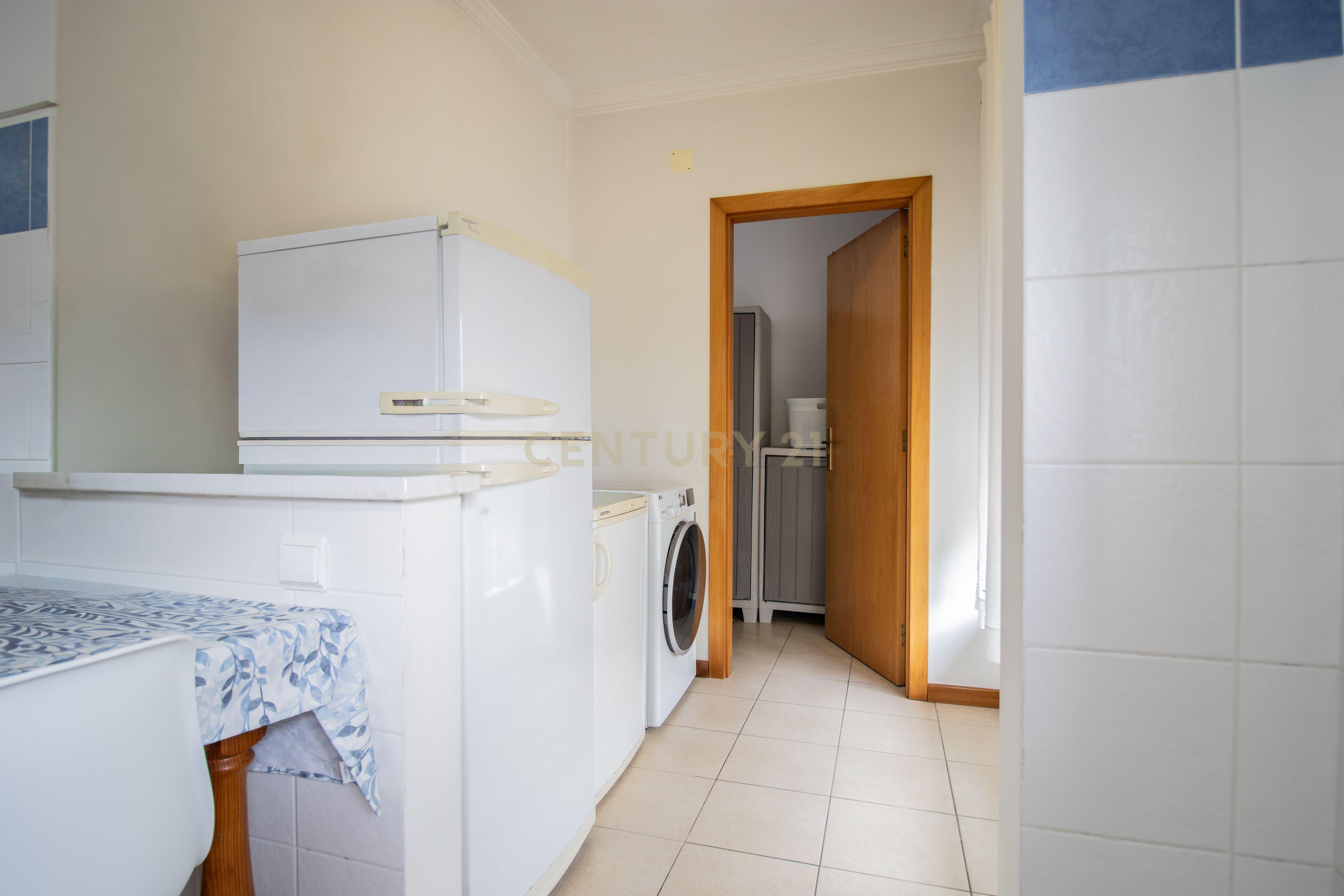 Fotografia 5 de T4 Duplex em Pataias com 181 m², garagem, arrumo e excelente luminosidade