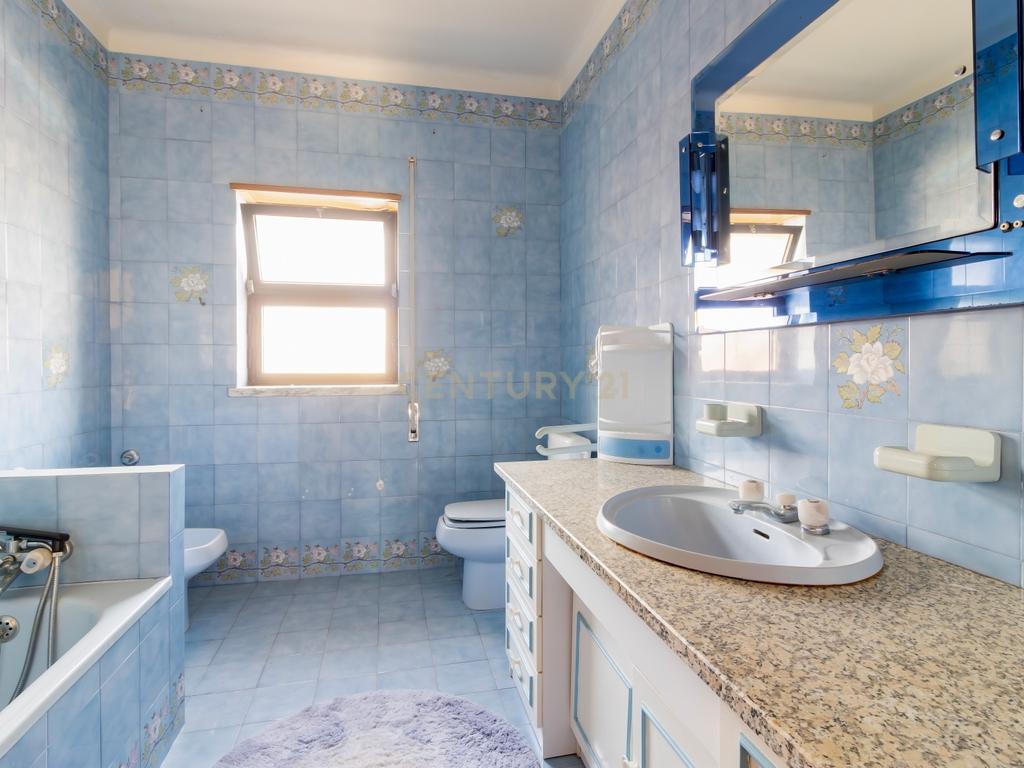 MORADIA EXCLUSIVA EM ALCOBAÇA – CONFORTO, ESPAÇO E POTENCIAL DE INVESTIMENTO! - Image 20