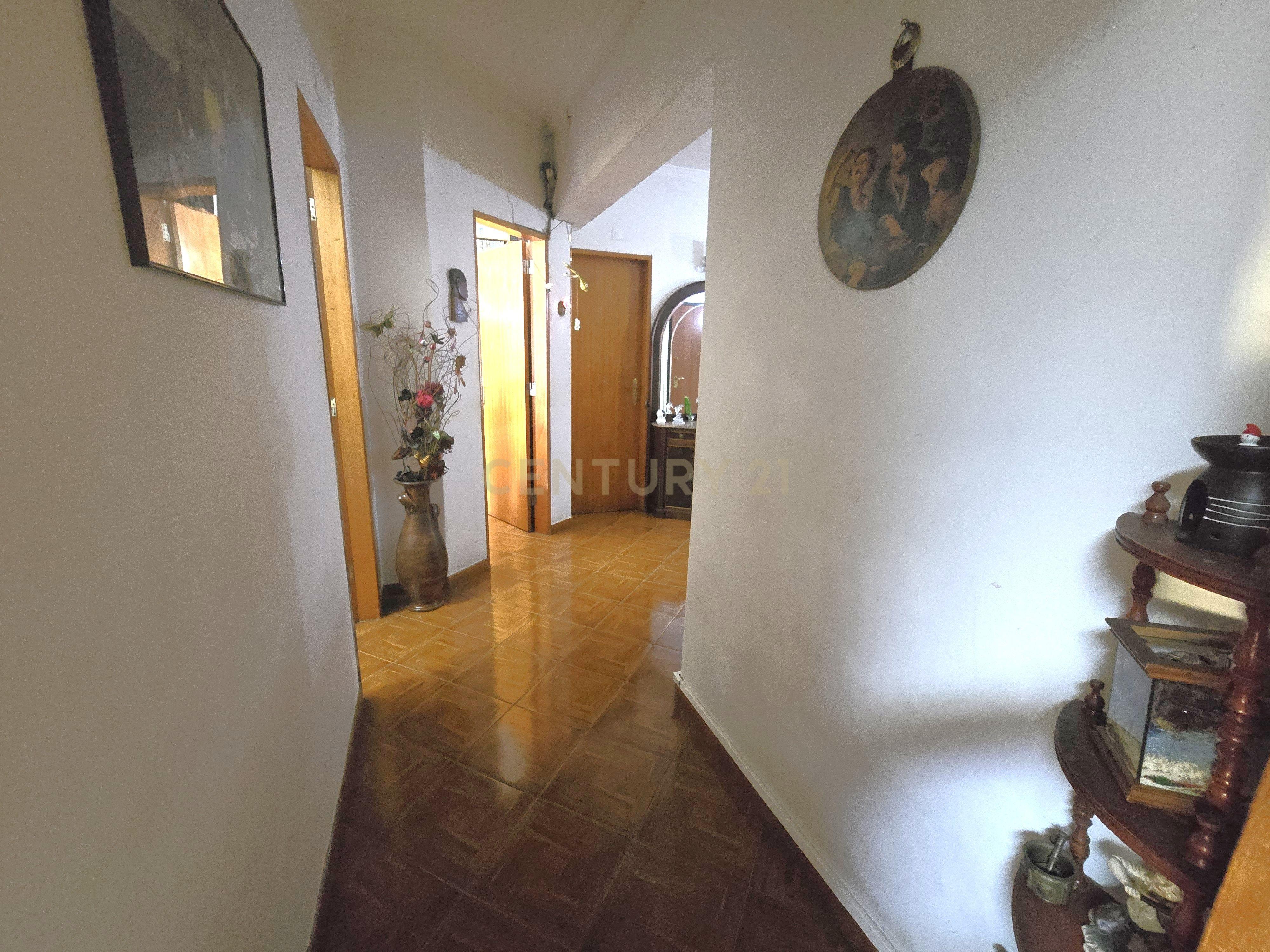 Fotografia 8 de Apartamento T3 com varandas e arrecadação