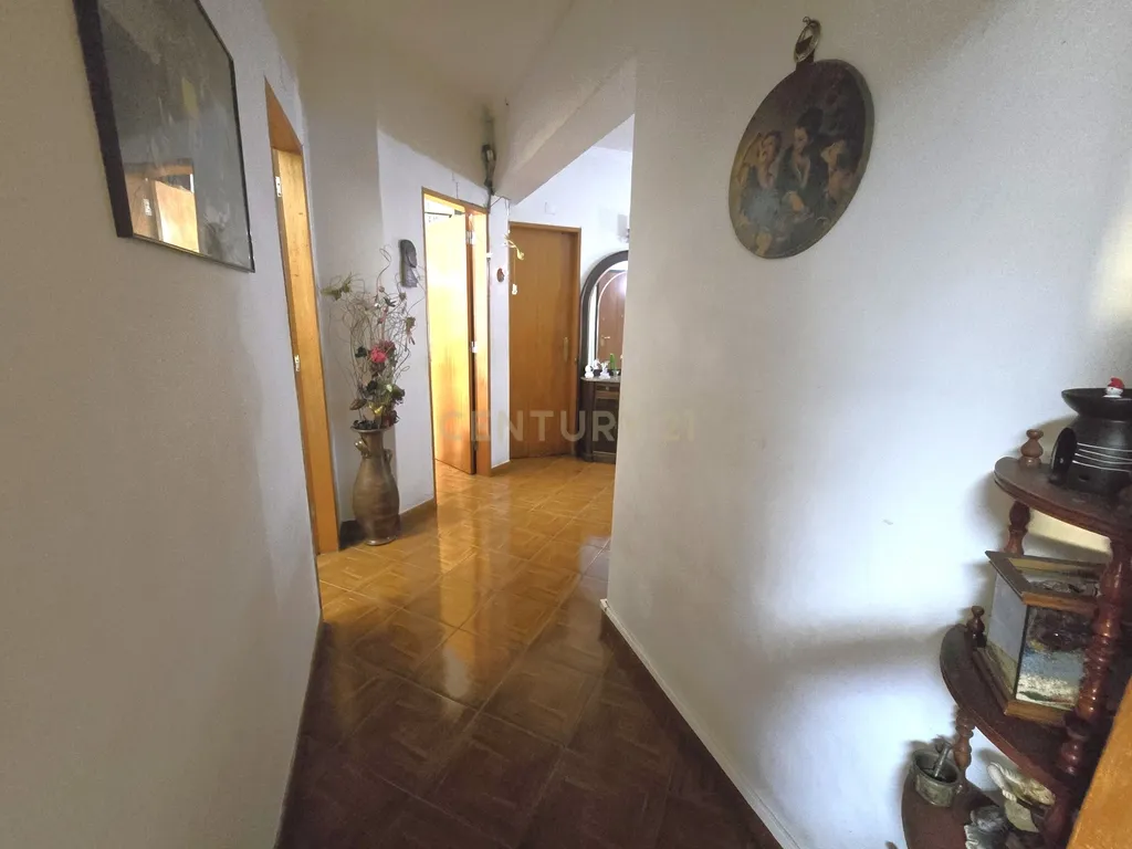 Apartamento T3 com varandas e arrecadação - Image 8
